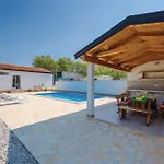 Hébergement de vacances Gorgeous In With Kitchen *