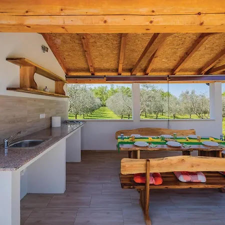Gorgeous In With Kitchen Holiday home