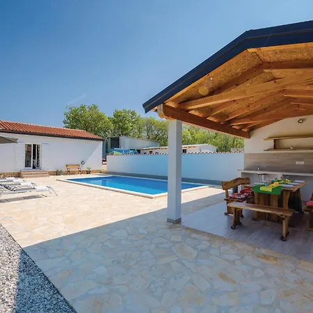 Holiday home Gorgeous In With Kitchen *