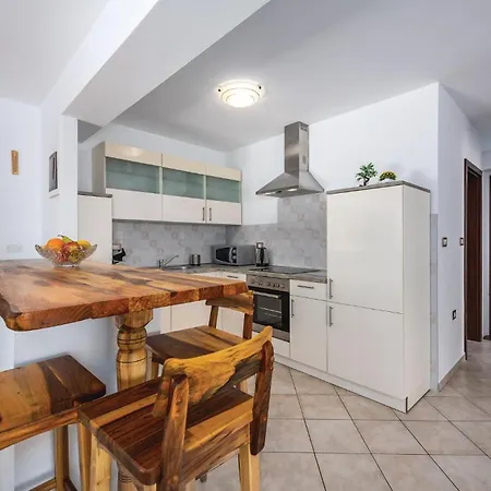 Gorgeous In With Kitchen Holiday home *
